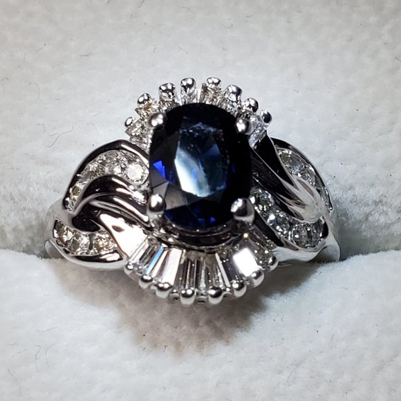 Beautiful design 14K white gold diamond & sapphire ring - Picture 2 of 12
